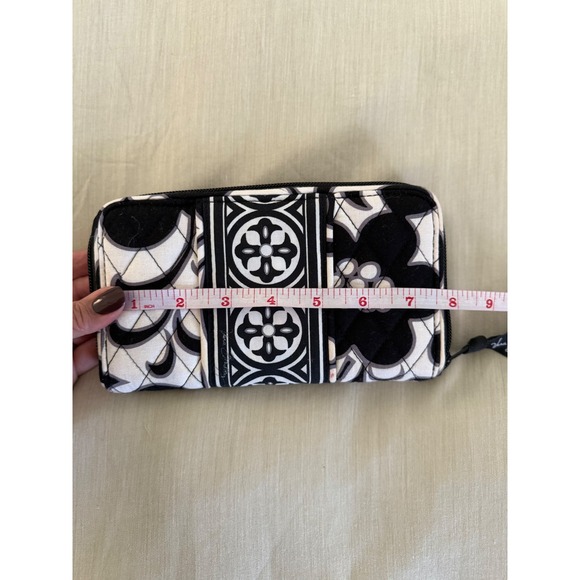 Vera Bradley Zip Around Wallet Black White Floral Pattern - Picture 5 of 5